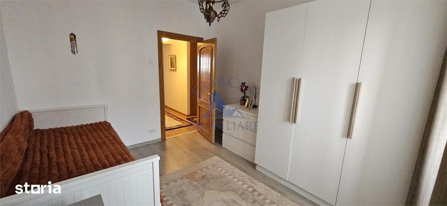 Apartament cu 4 camere decomandat în Calea București