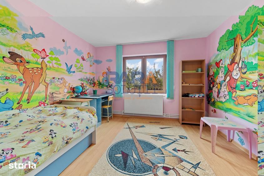 Casă cu 8 camere cu Teren 2075 Mp în Central