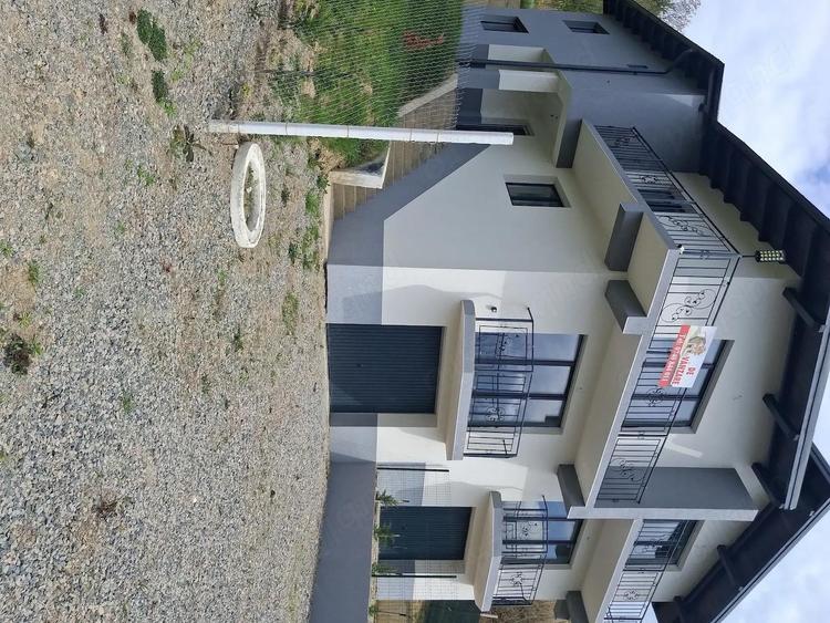 Casă cu 3 camere cu Teren 4 Mp în Central