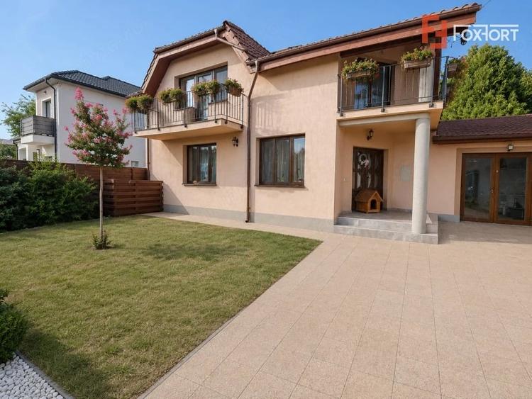 Casă cu 6 camere cu Teren 693 Mp în Gai