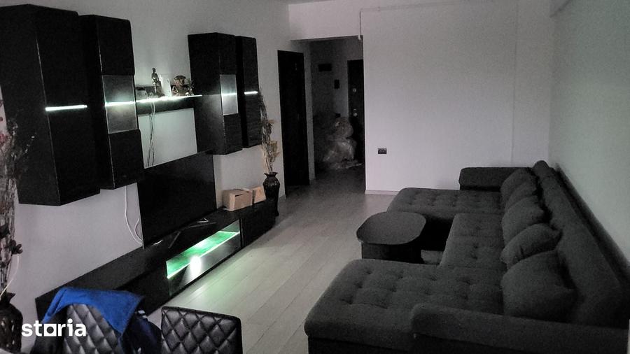Apartament cu 3 camere semidecomandat în Exterior Vest