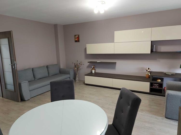 Apartament cu 3 camere decomandat în Turnișor