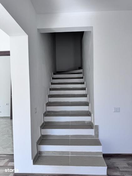 Casă cu 4 camere cu Teren 500 Mp în Bujoreni