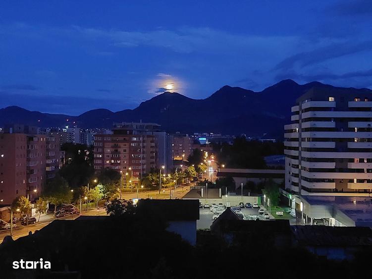 Apartament cu 2 camere decomandat în Tractorul