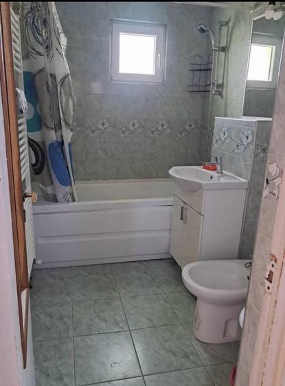 Apartament cu 3 camere decomandat, mobilat în Central