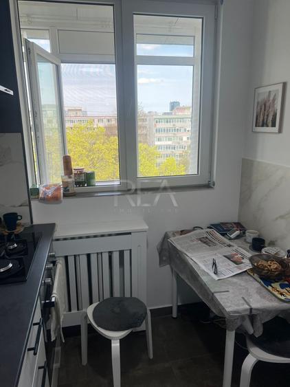 Apartament cu 2 camere semidecomandat, mobilat în 1 Mai