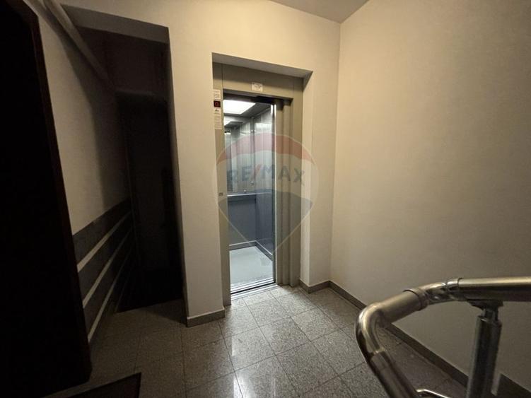 Apartament cu 2 camere decomandat în Periferie