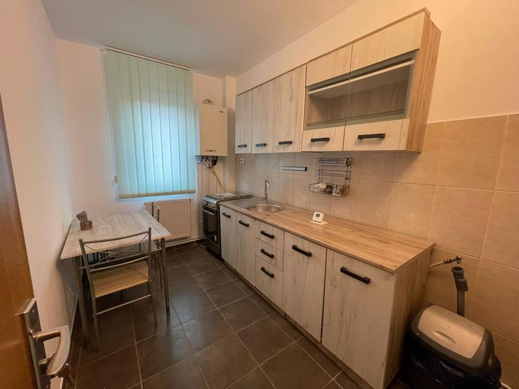 Apartament cu 3 camere decomandat în Păcurari