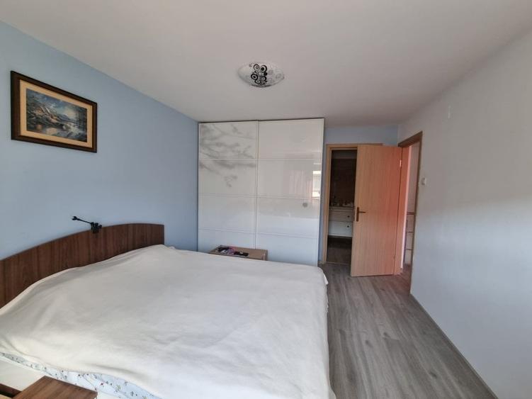 Casă individuală cu 4 camere cu Canalizare în 1 Decembrie