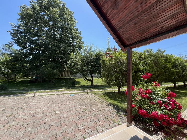 Casă individuală cu 10 camere cu Teren 5164 Mp în Malu cu Flori