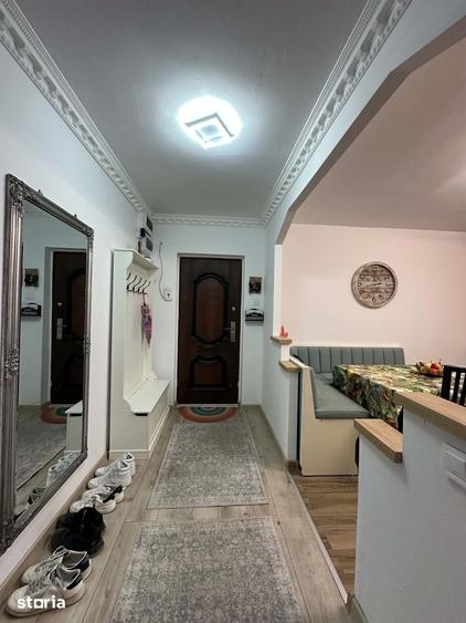 Apartament cu 3 camere decomandat în Micro 17