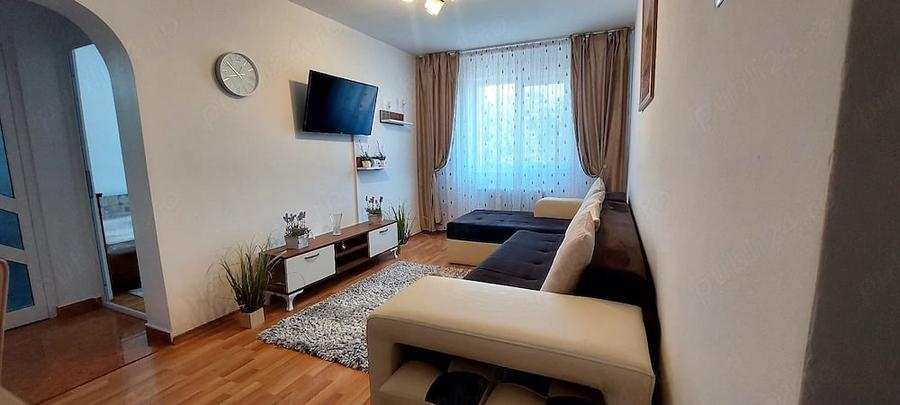 Apartament cu 3 camere semidecomandat în Central
