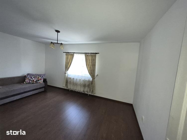 Apartament cu 4 camere decomandat în Bârnova