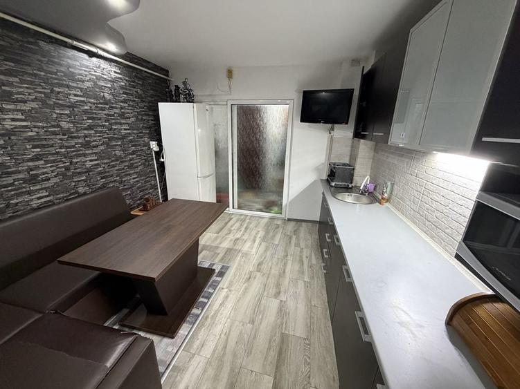 Apartament cu 2 camere decomandat în Milcov