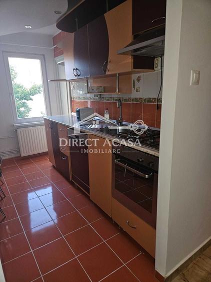Apartament cu 3 camere decomandat în Cornișa