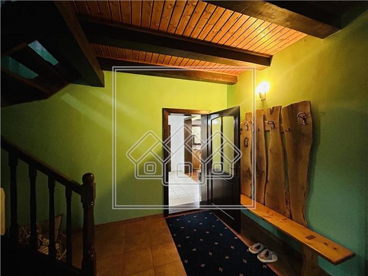 Casă individuală cu 5 camere cu Teren 3400 Mp în Porumbacu de Sus