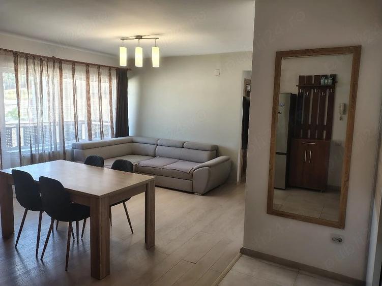 Apartament cu 3 camere decomandat în Florești