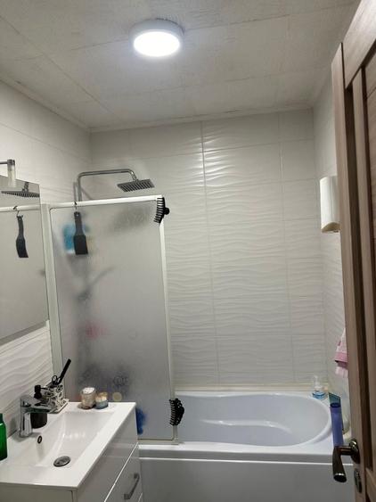 Apartament cu 3 camere semidecomandat în Central