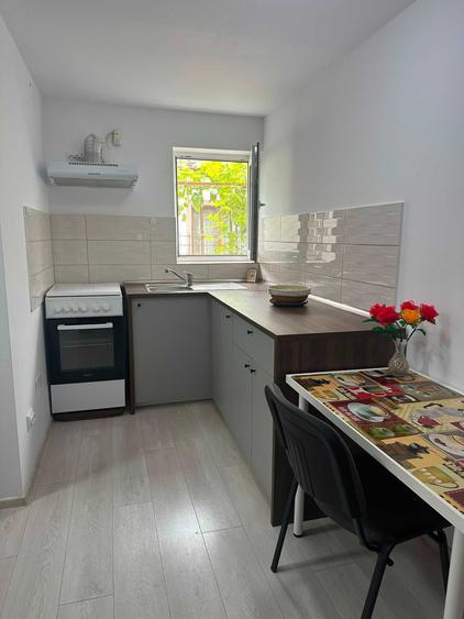 Casă cu 4 camere decomandat în Central