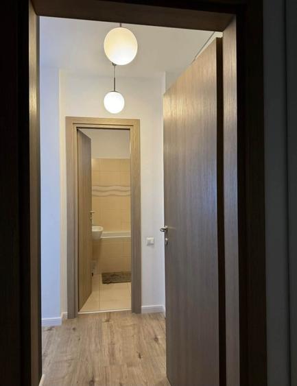 Apartament cu 4 camere semidecomandat în Băneasa