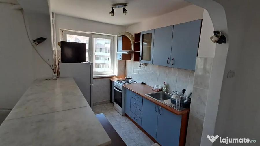 Apartament cu 3 camere semidecomandat în Lujerului