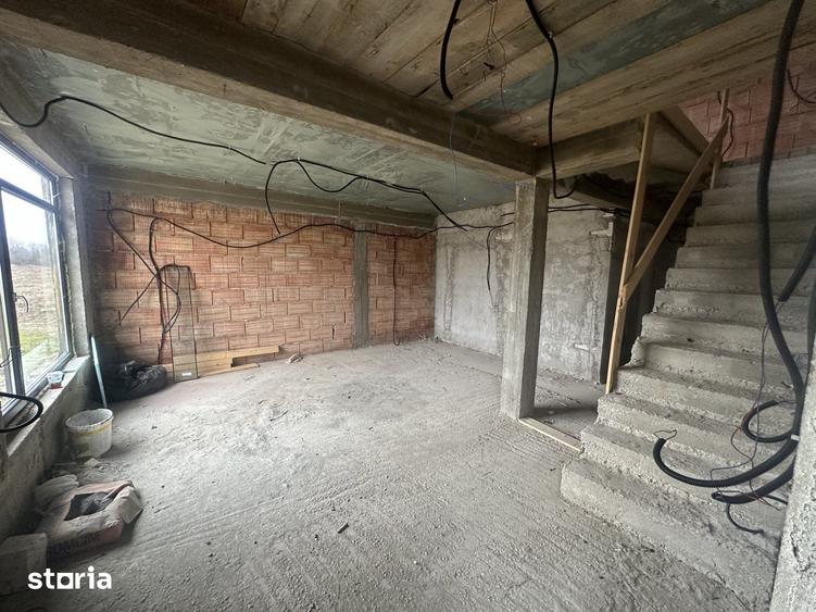 Casă cu 5 camere cu Teren 242 Mp în Ștefăneștii de Jos