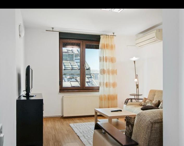 Apartament cu 2 camere semidecomandat, mobilat în P-ța Universității
