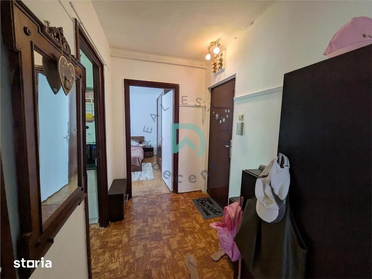 Apartament cu 3 camere semidecomandat, mobilat în Astra