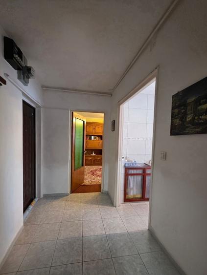 Apartament cu 3 camere decomandat în Titan