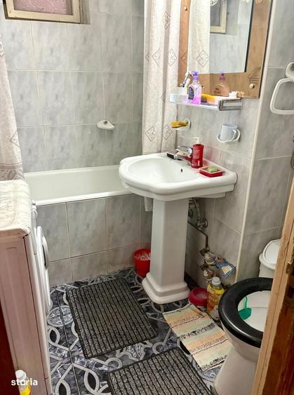 Apartament cu 3 camere decomandat în Tineretului