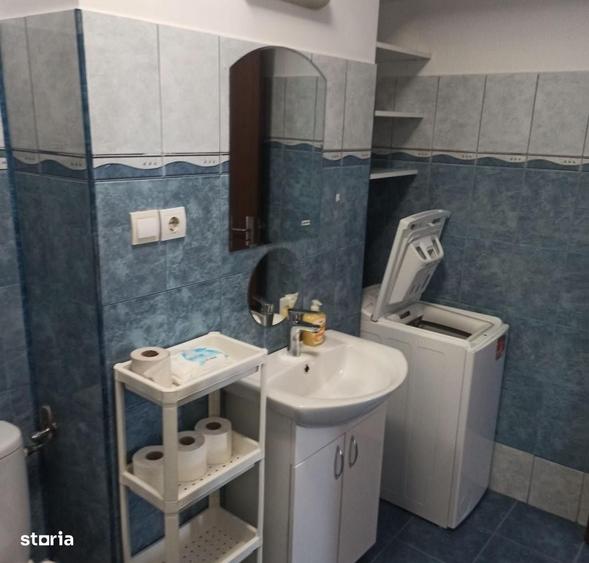 Apartament cu 3 camere semidecomandat, mobilat în Florești