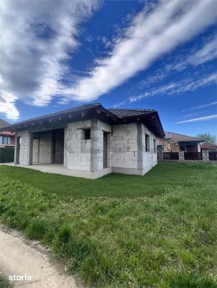 Casă cu 4 camere cu Teren 487 Mp în Sântandrei