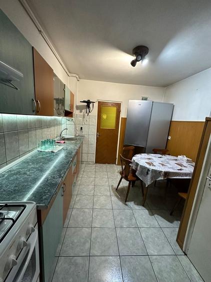 Apartament cu 3 camere în Lotrioara