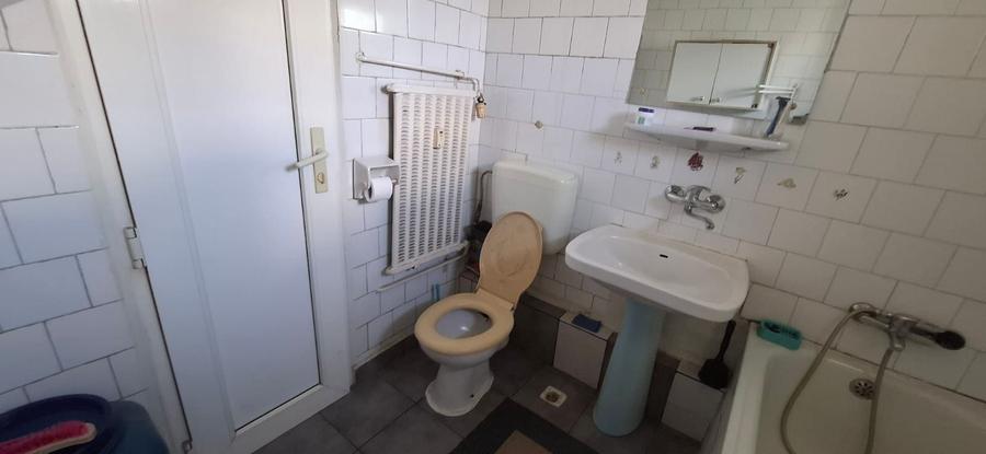 Apartament cu 3 camere semidecomandat în Colentina