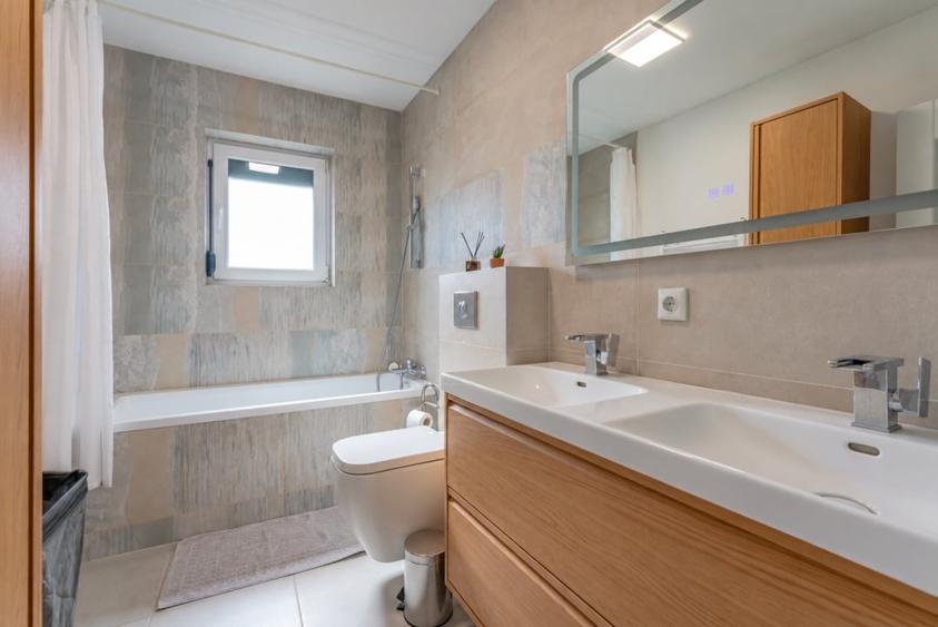 Casă individuală cu 5 camere cu Teren 652 Mp în Hărman