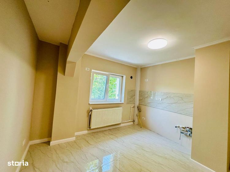 Apartament cu 3 camere în Apărătorii Patriei