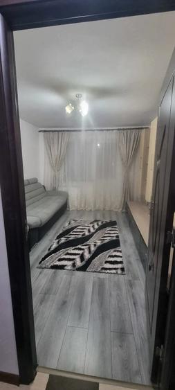 Apartament cu 3 camere decomandat în Cet