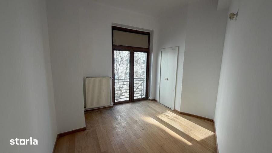Apartament cu 6 camere semidecomandat în Cișmigiu