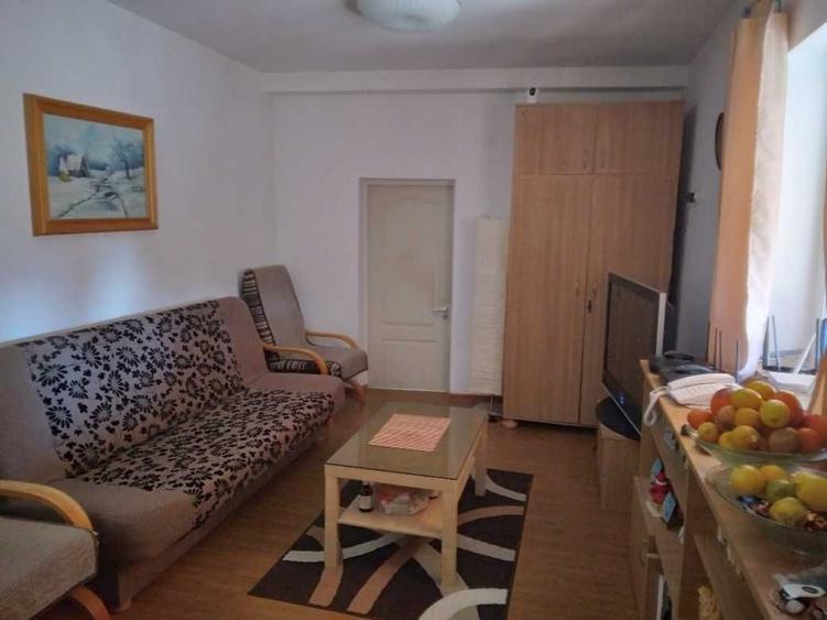 Casă cu 4 camere în Dobrogostea