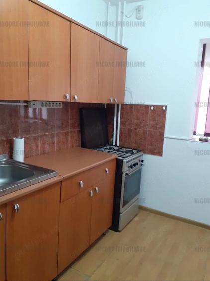 Apartament cu 2 camere decomandat în Girocului