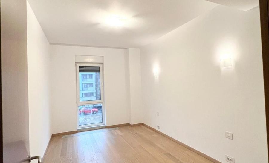 Apartament cu 4 camere în Aviatorilor
