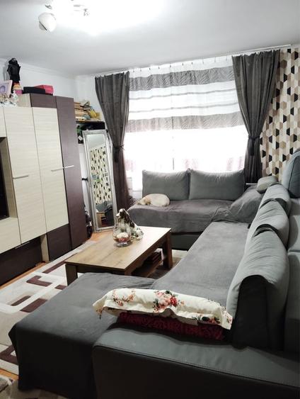 Apartament cu 3 camere decomandat în Exterior Vest