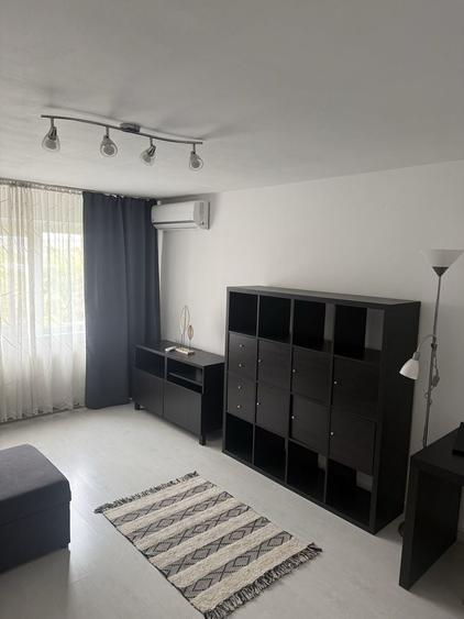 Apartament cu 2 camere decomandat în Rovine