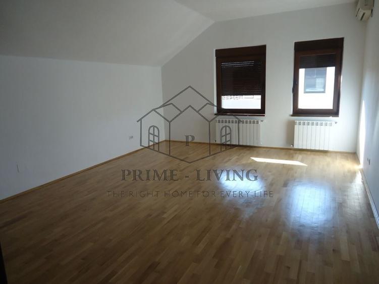 Casă individuală cu 6 camere cu Piscina în Iancu Nicolae