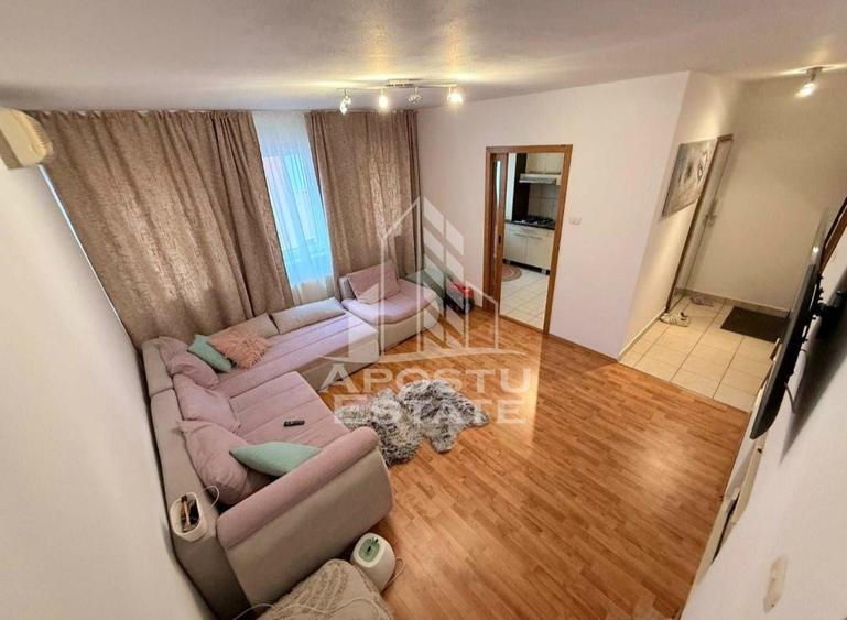 Apartament cu 3 camere decomandat, mobilat în Dumbrăvița