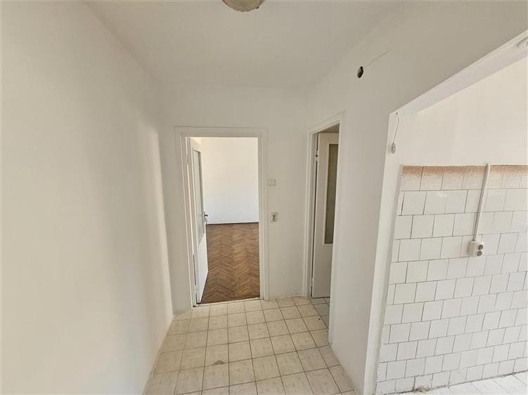 Apartament cu 2 camere nedecomandat, mobilat în Micro II