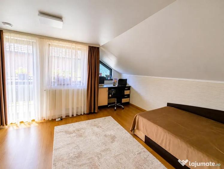 Casă cu 5 camere cu Teren 600 Mp în Central