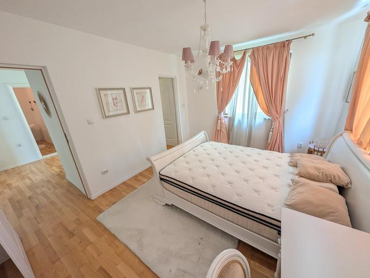 Casă individuală cu 5 camere cu Canalizare în Voluntari