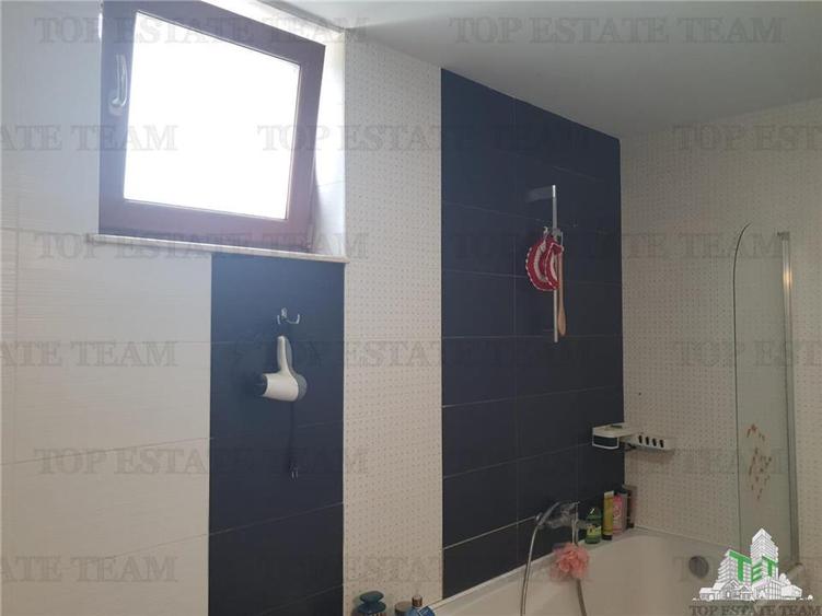 Apartament cu 3 camere decomandat, mobilat în Sat Vacanță