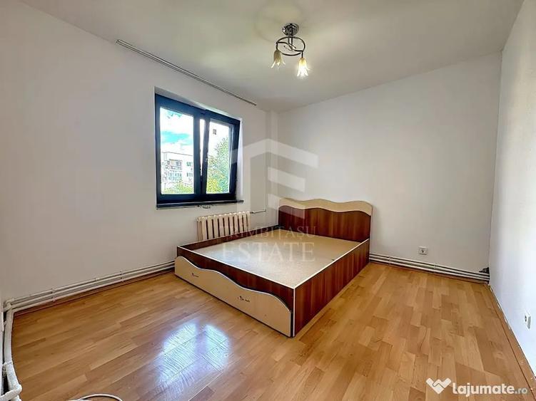 Apartament cu 3 camere semidecomandat în Sud